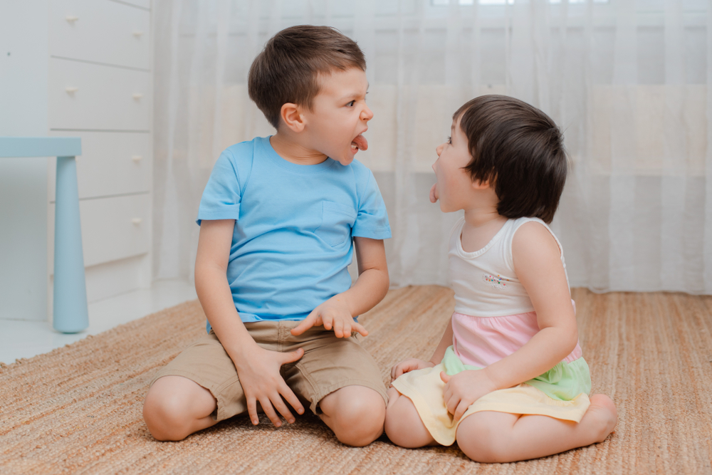 « Au secours, mes enfants veulent toujours tout faire pareil en même temps! »